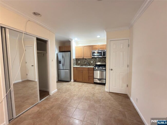 Building Photo - 400 Fairview Ave