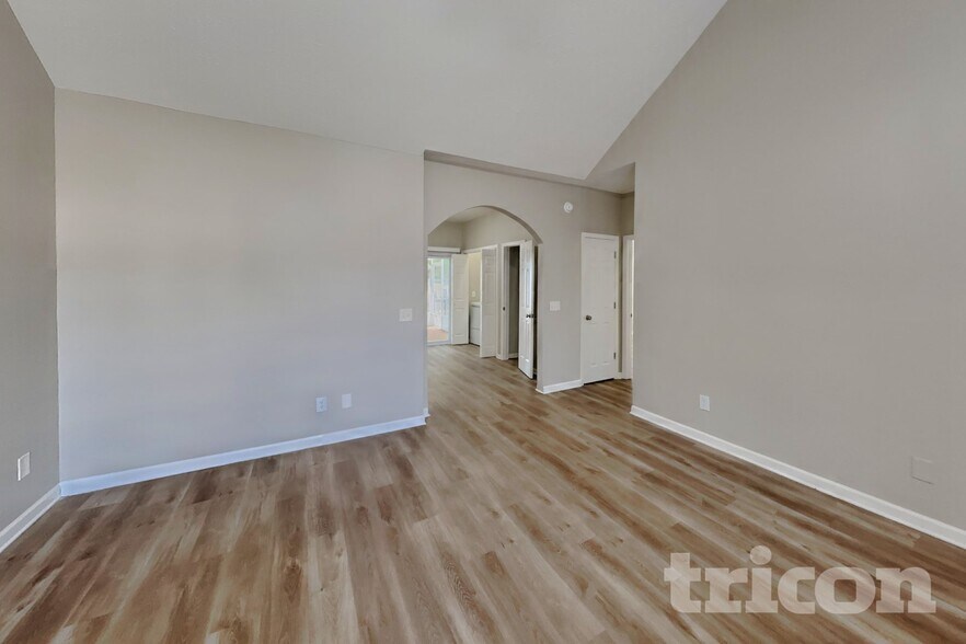Building Photo - 407 Barking Dr