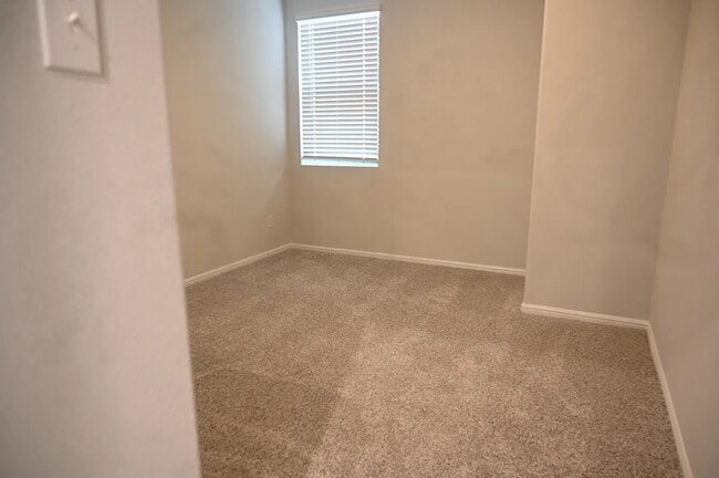 Building Photo - 1012 Portina Dr