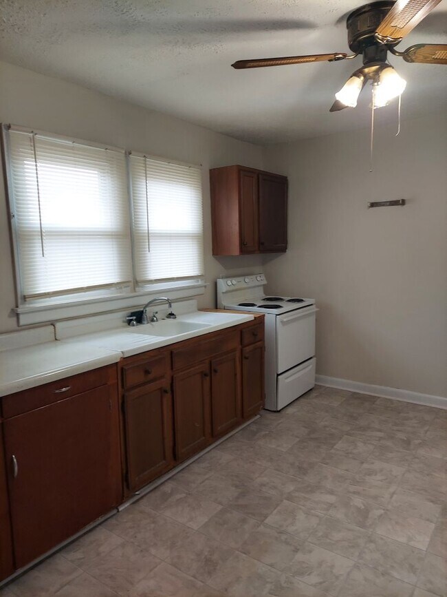 Building Photo - 1810 Laurel St