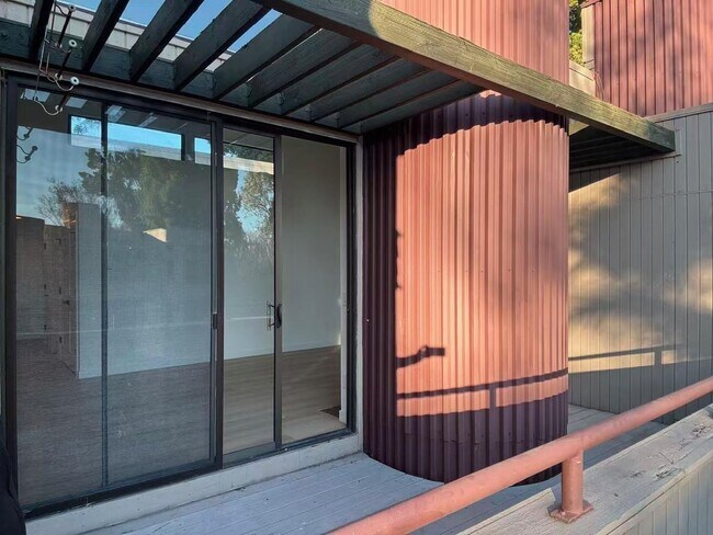 Building Photo - 928 Wright Ave