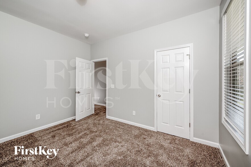 Building Photo - 1256 Washington Dr