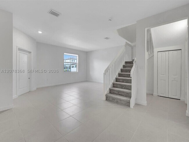 Building Photo - 2574 SE 29th St