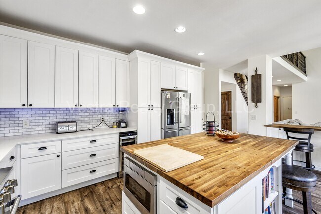 Building Photo - 2157 Maples Pl