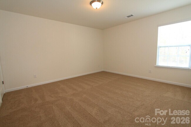 Building Photo - 127 Queensway Ln