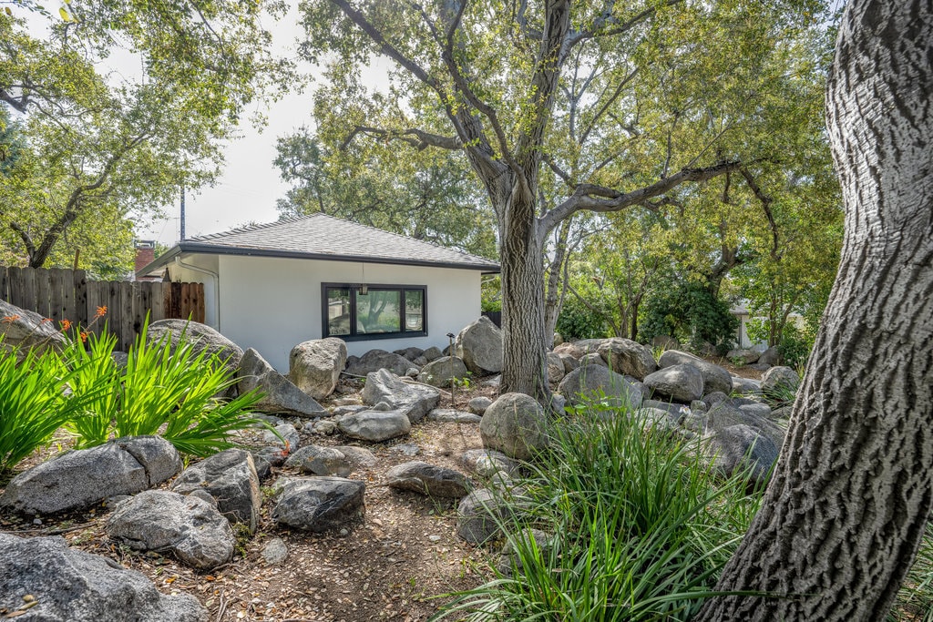 Building Photo - 2152 Grand Oaks Ave