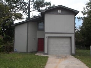 Building Photo - 5 Crestwood Cir