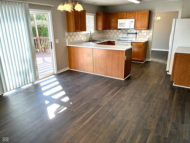 Building Photo - 5761 Cantigny Way S