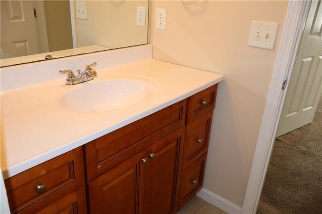 Building Photo - 176 Rivergate Ct