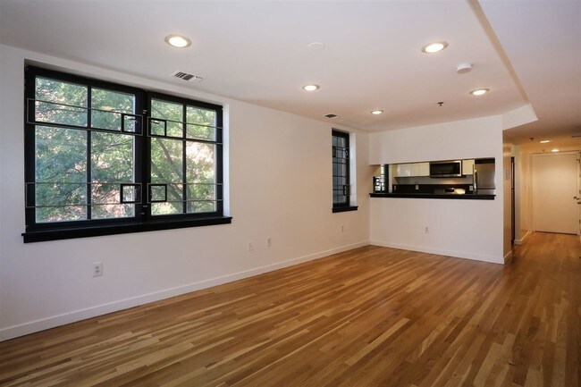 Building Photo - 1320 Bloomfield St