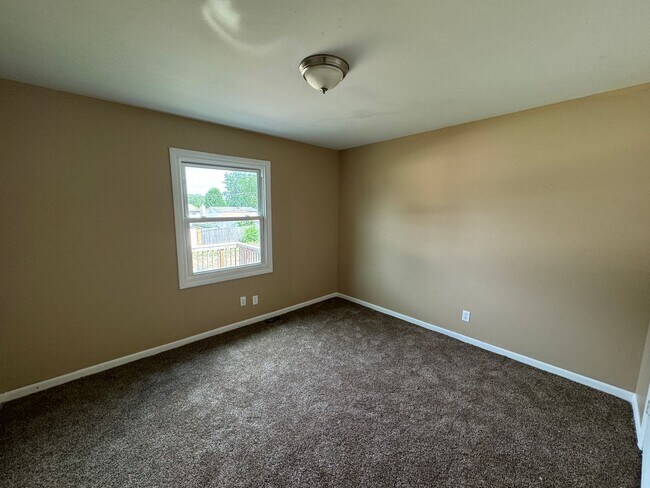 Building Photo - 321 W 19th Ave Ct