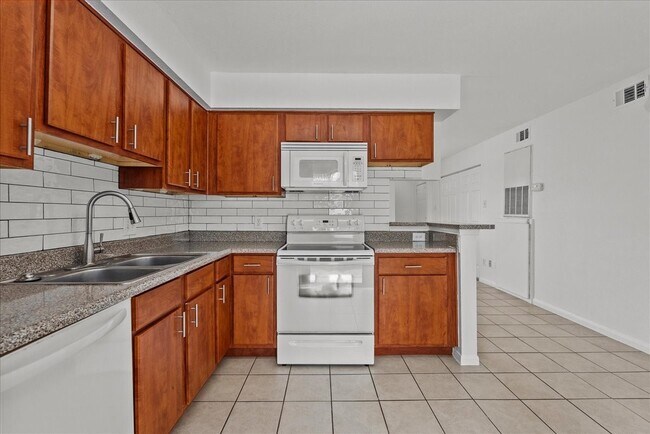 Building Photo - 3506 Cove View Blvd