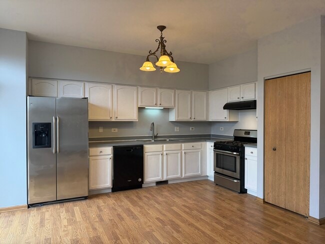 Building Photo - 2208 Rebecca Cir