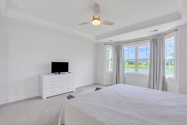 Building Photo - "Lagoon view in Lawton Station - Spacious ...