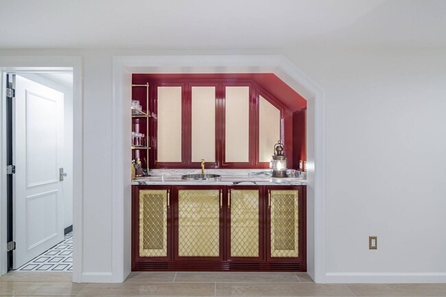 Building Photo - 331 Meadows W