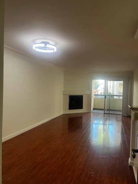 Building Photo - 5530 Owensmouth Ave