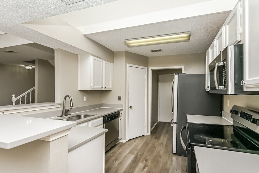 Building Photo - 4844 Thistledown Dr