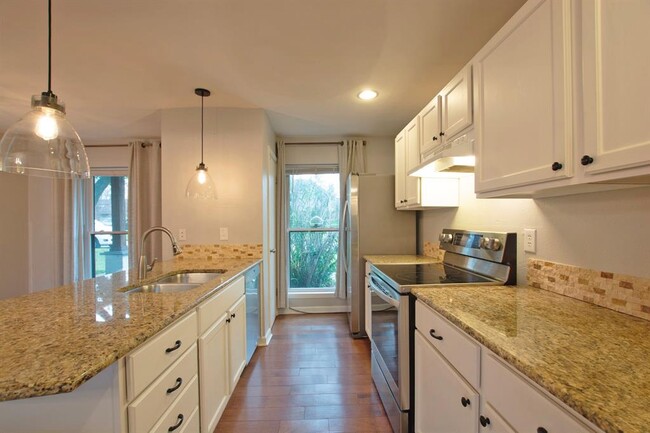 Building Photo - 212 Linda Ln