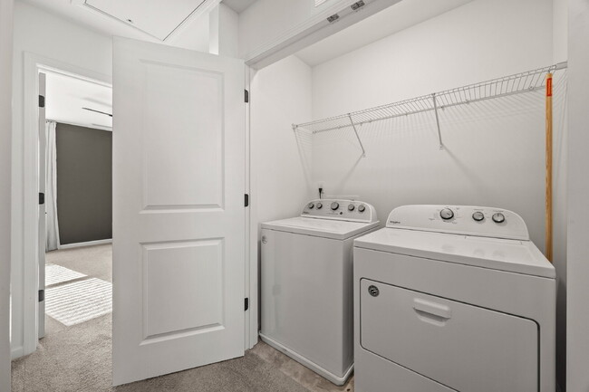 Building Photo - Your Perfect Charlotte Townhome Awaits — B...