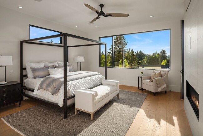 Building Photo - 7Bd/6Ba Bellevue Home
