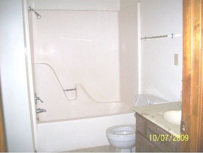 Building Photo - 419 Windy Way