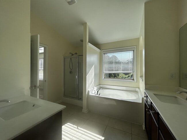 Building Photo - 1047 Haley Woods Ct