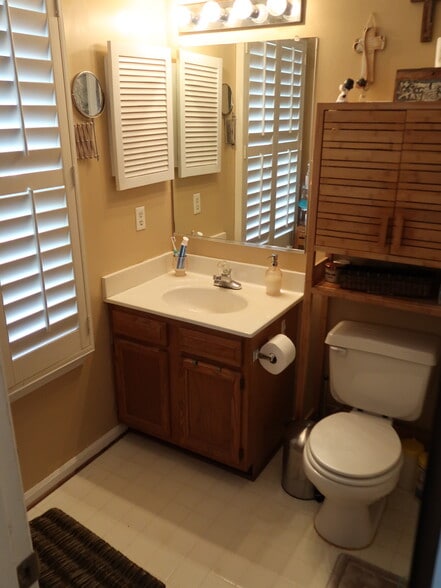 Building Photo - 504 Waters Cove Ct