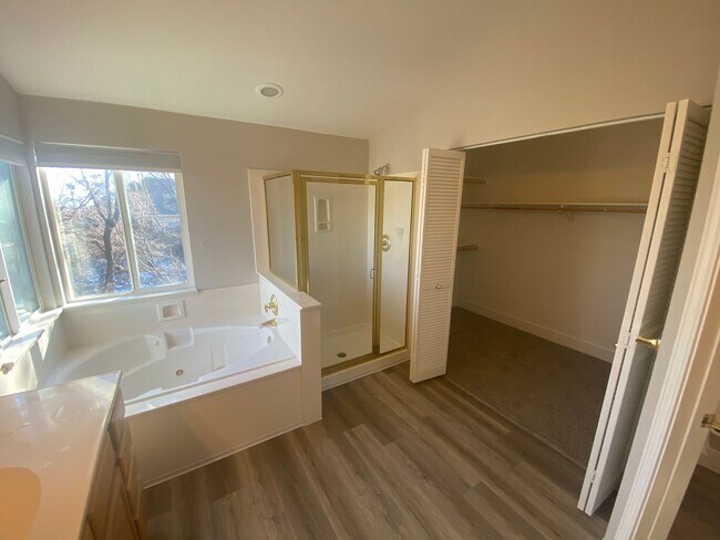 Building Photo - 4 Bedroom, 3 Bath North West Reno Area Home!