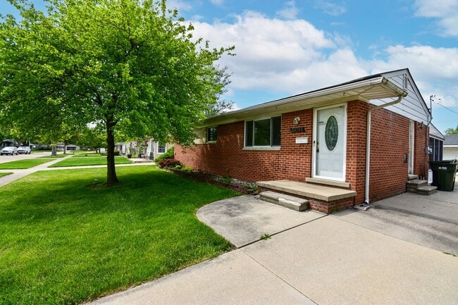 Primary Photo - 33755 Newport Dr