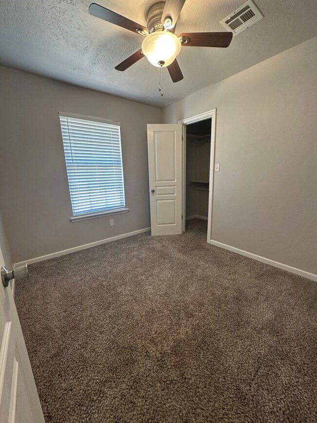 Building Photo - Total Remodel 3bed, 2bath, 2car in S Norman