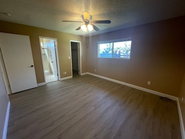 Building Photo - 3233 Nightingale Dr