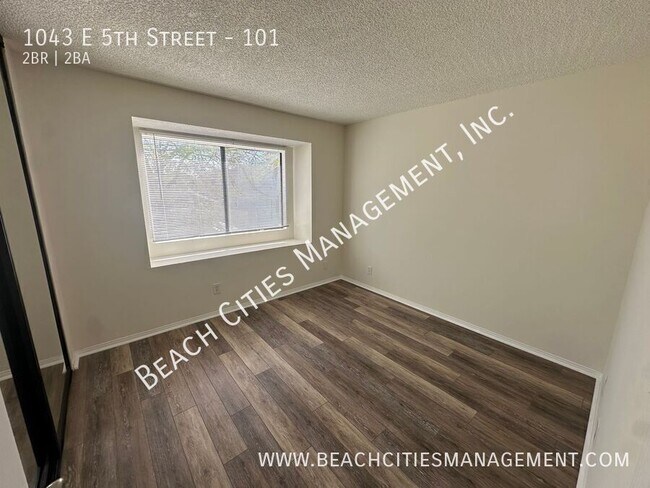 Building Photo - 1043 E 5th St