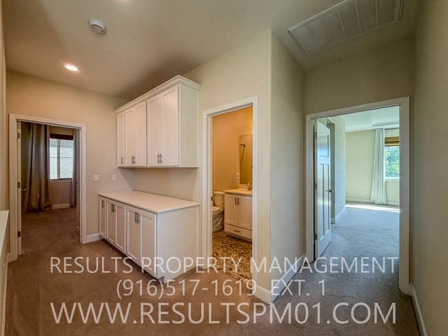 Building Photo - Model Home! Woodland Upgraded 4 Bedroom Home