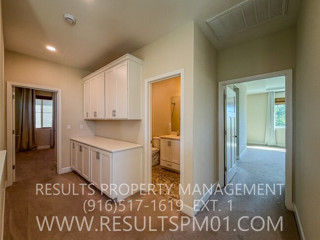 Building Photo - Must See! Lovely Former Model Smart Home 4 Bed 3 Bath