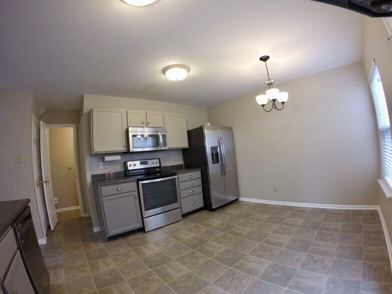 Kitchen - 10223 Cumberland Pointe blvd