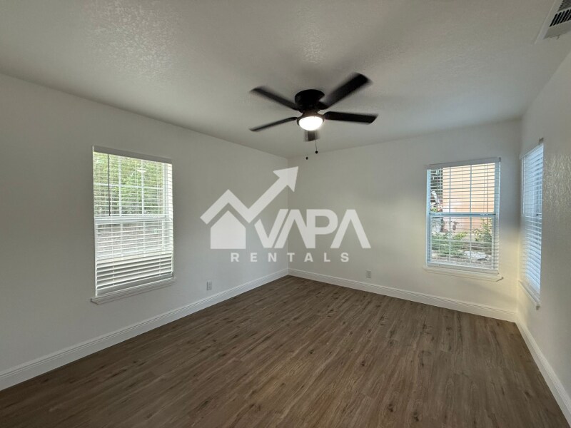 Building Photo - 239 Erskine Pl