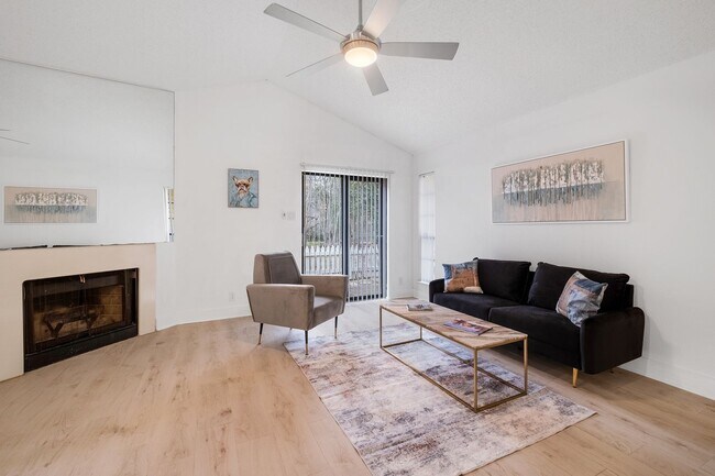Building Photo - 1601 Faro Dr