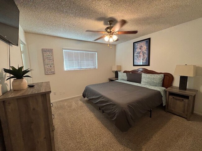 Building Photo - 3 Bedroom - 2 Bath Pool Home