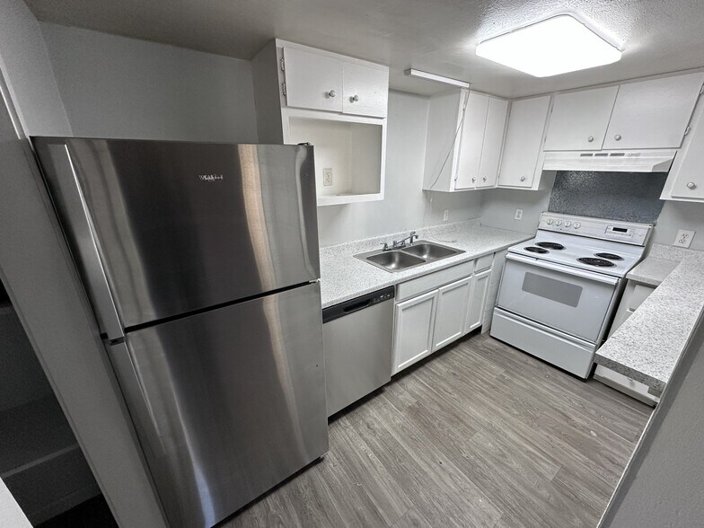 Building Photo - 9995 E Harvard Ave