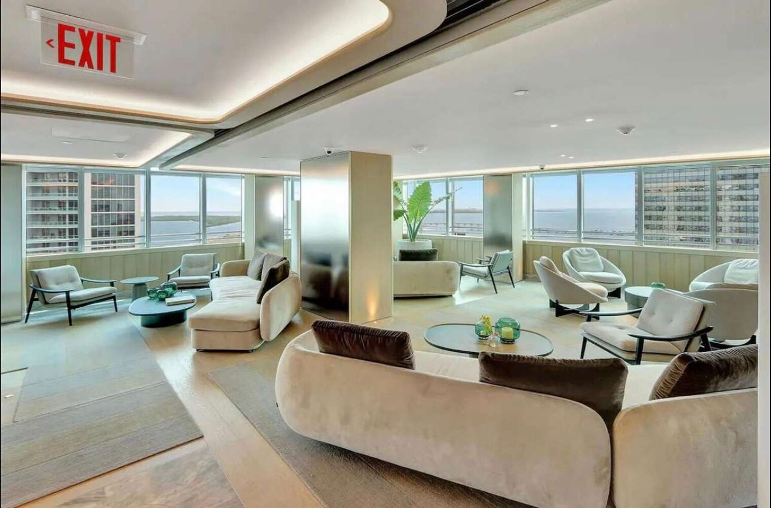 Building Photo - 1395 Brickell Ave