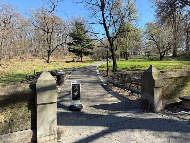 Building Photo - Nice room in a good neighborhood