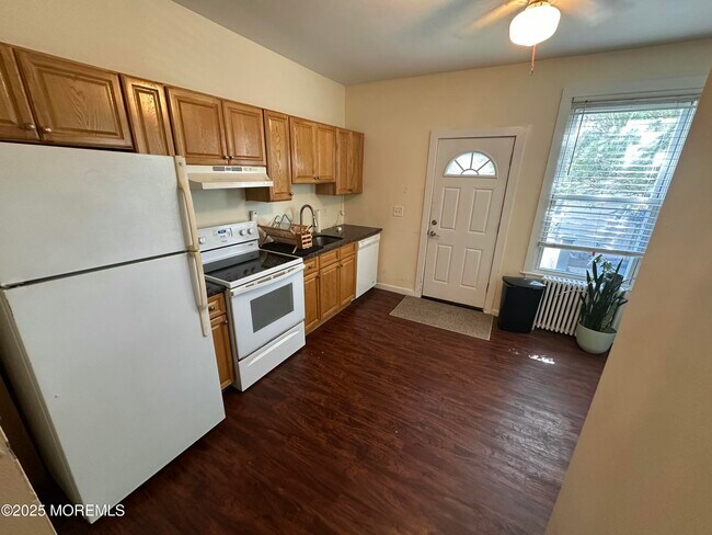 Primary Photo - 201 1st Ave