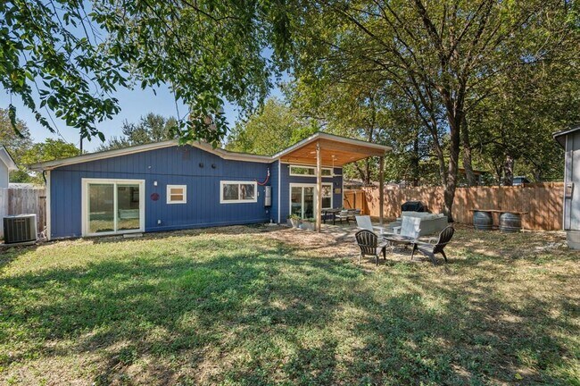 Building Photo - 1516 Broadmoor Dr