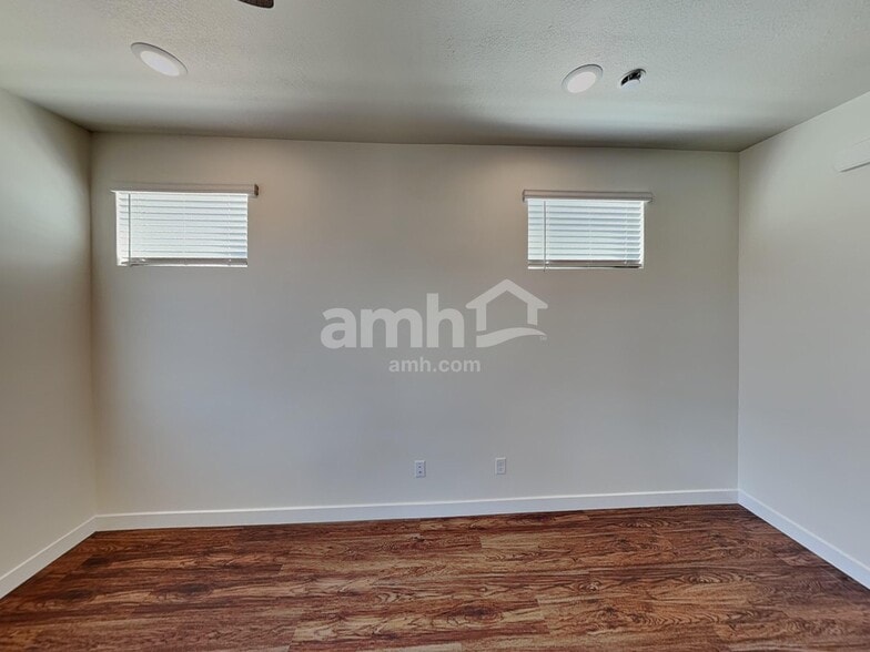 Building Photo - 1312 W Mahogany St