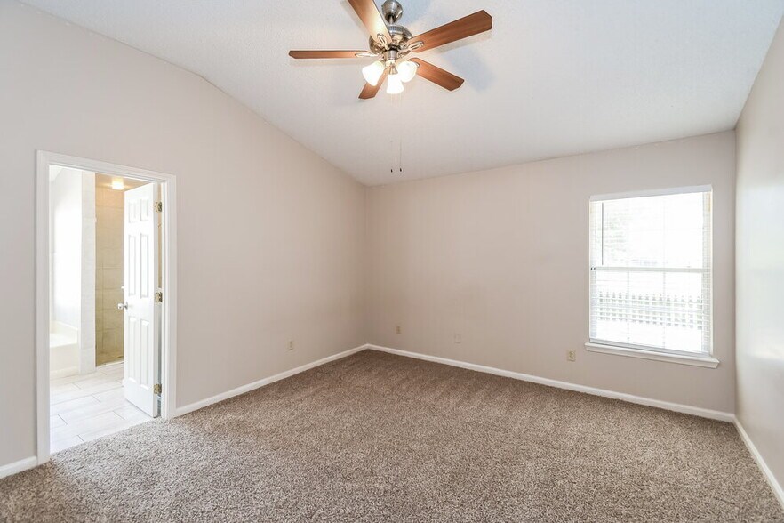 Building Photo - 1659 Spring Oaks Ln