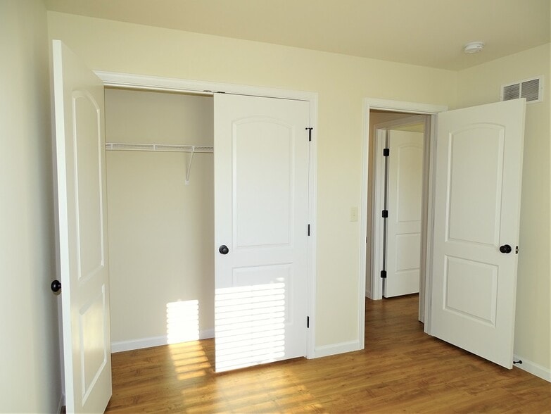 Building Photo - 345 Cedar Holw