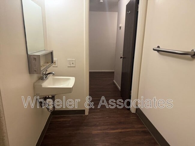 Building Photo - 2650 Jefferson Ave