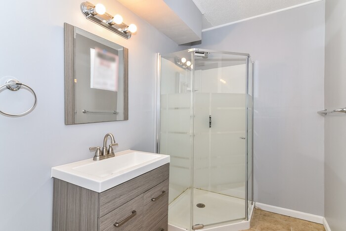 Building Photo - 6 Castle Ct