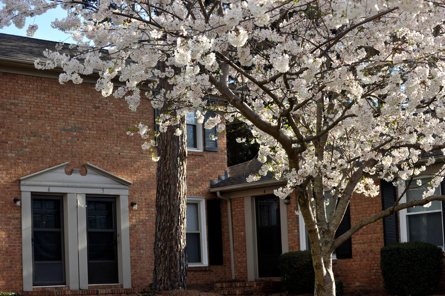 Townhome Exterior - Kilborne Apartments