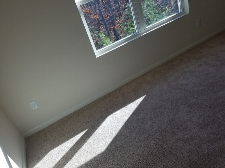 Building Photo - 2633 Taton Ct